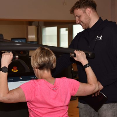 Sportwelt Schäfer: Dein Ziel - unsere Mission! Mit Deinem persönlichen Fitnesstrainer zu mehr Kraft & Ausdauer. Trainiere smarter, nicht härter. Leg los!