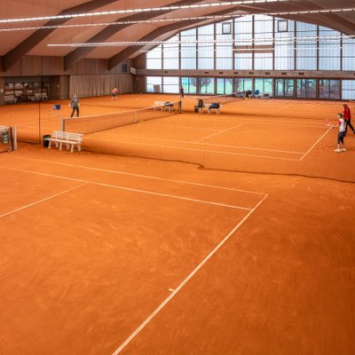 Sportwelt Schäfer: Entdecke unsere Tennis- und Badmintonwelt – steigere dein Spiel, triff Gleichgesinnte! Werde Teil unserer Community!