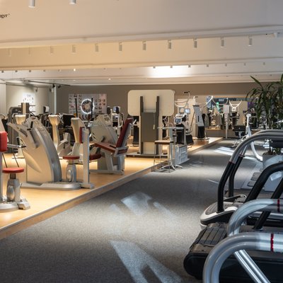 Sportwelt Schäfer: Fitnesstraining für alle. Verbessere Deine Gesundheit und steigere Dein Wohlbefinden.